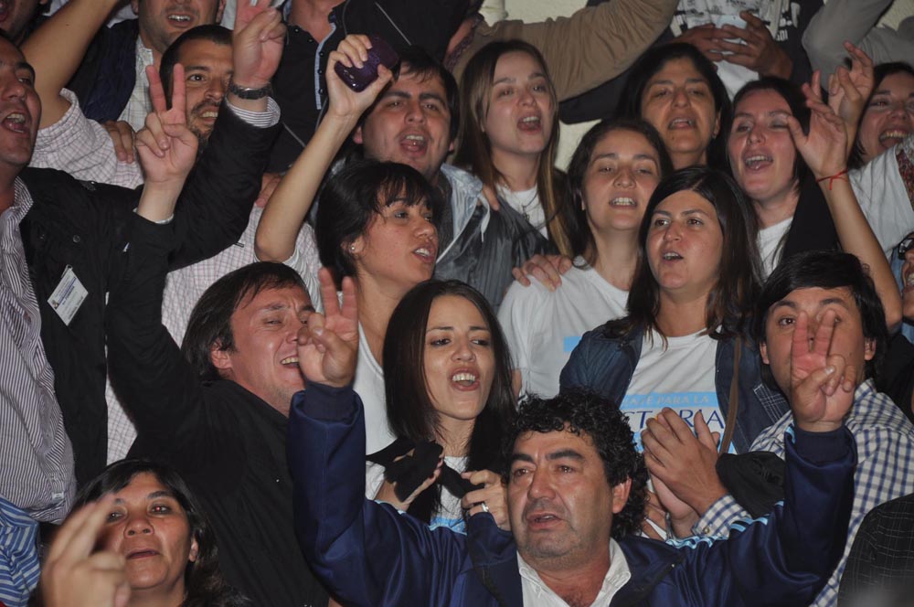 La bulliciosa alegría de la AFUS y «las caras largas» del resto de los congresales, en fotos