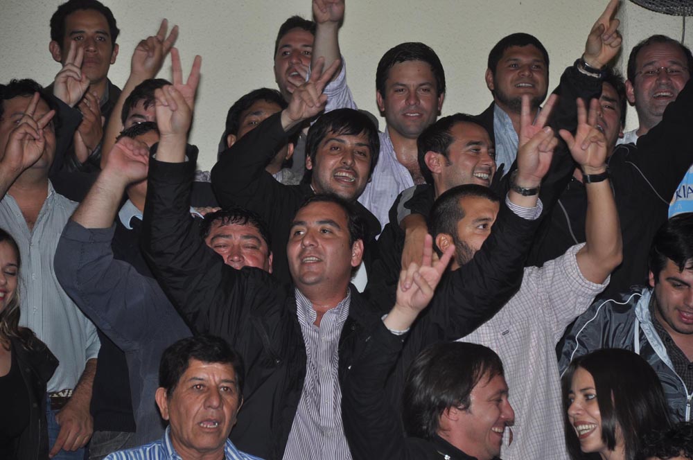 La bulliciosa alegría de la AFUS y «las caras largas» del resto de los congresales, en fotos