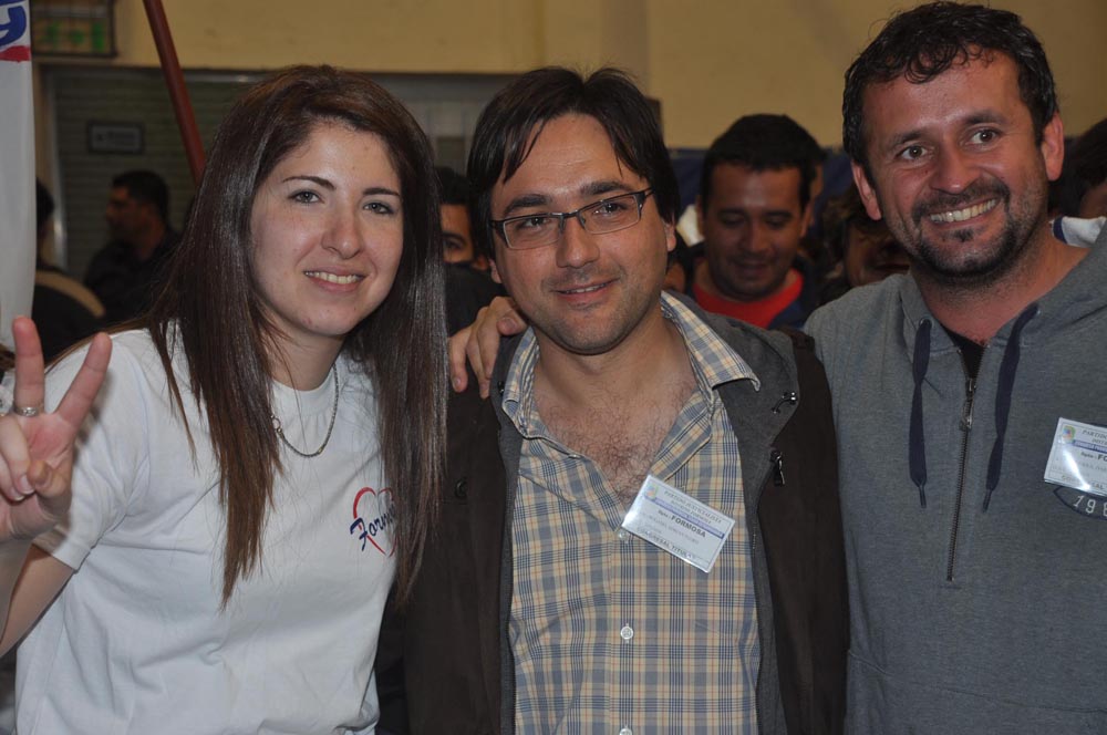 La bulliciosa alegría de la AFUS y «las caras largas» del resto de los congresales, en fotos