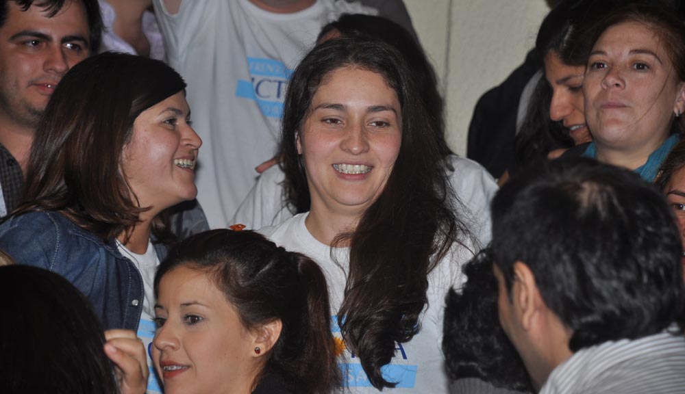 La bulliciosa alegría de la AFUS y «las caras largas» del resto de los congresales, en fotos