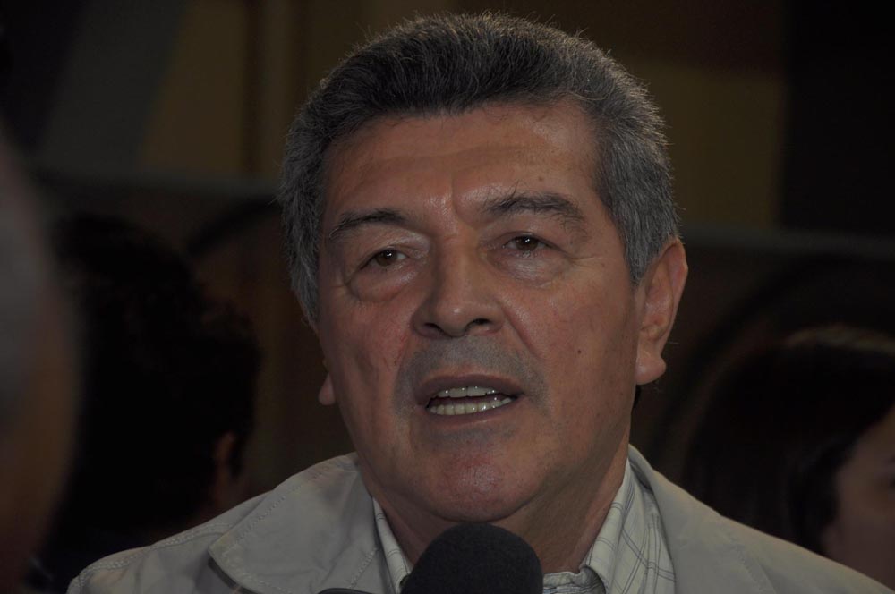 La bulliciosa alegría de la AFUS y «las caras largas» del resto de los congresales, en fotos