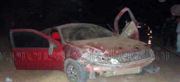 Así quedó el coche, luego del accidente.