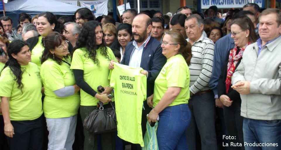 El mandatario posando para la foto.