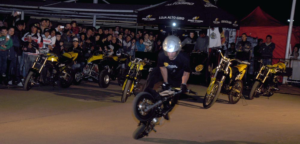 Los motoqueros exhibieron sus máquinas en el Híper (galería de fotos)