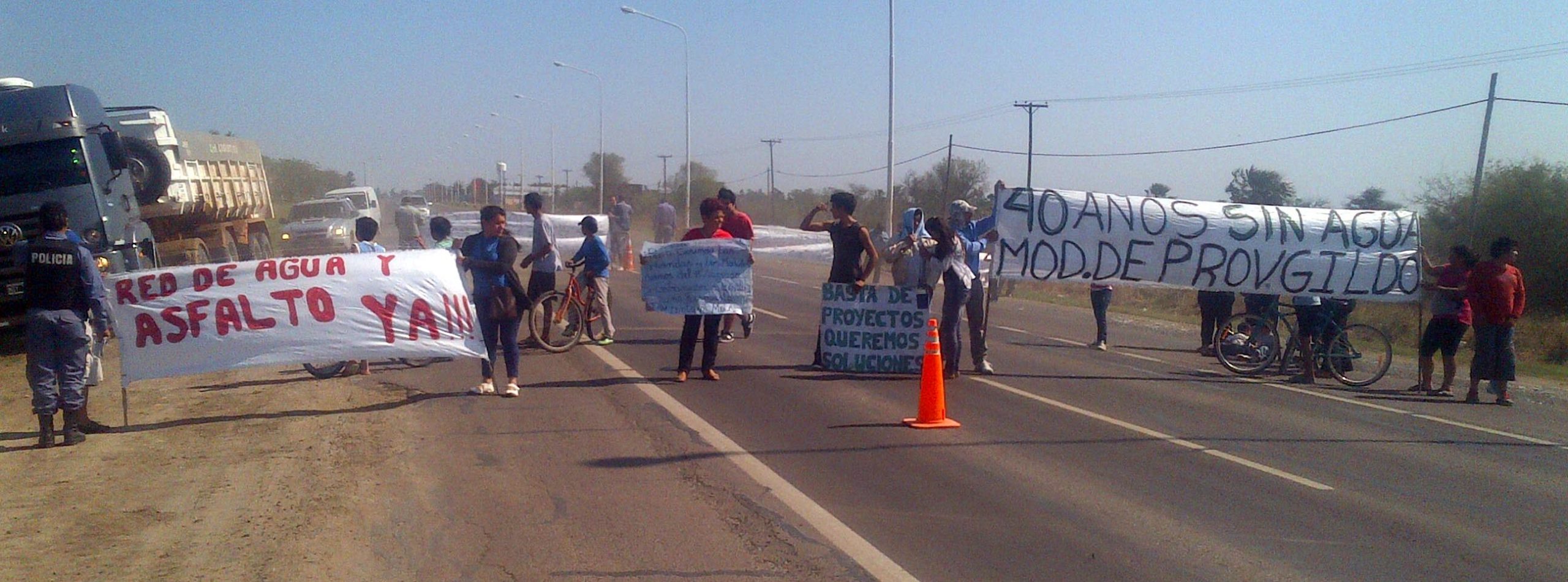 Cortaron la ruta «por un rato» reclamando servicios para los barrios Sagrado Corazón y 16 de Julio