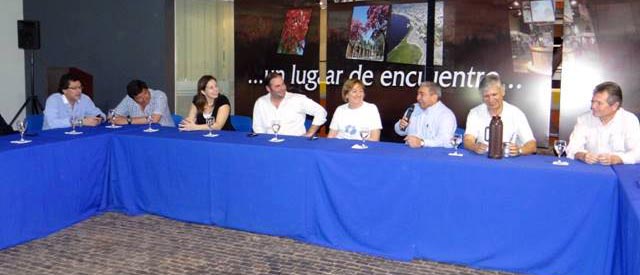 Con cámaras de empresarios.