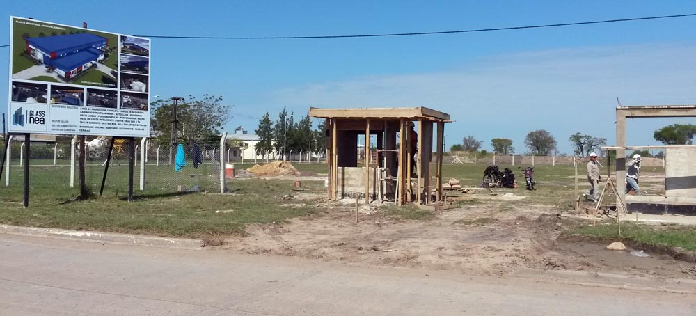 La construcción avanza en la avenida principal del Parque Industrial de Formosa.