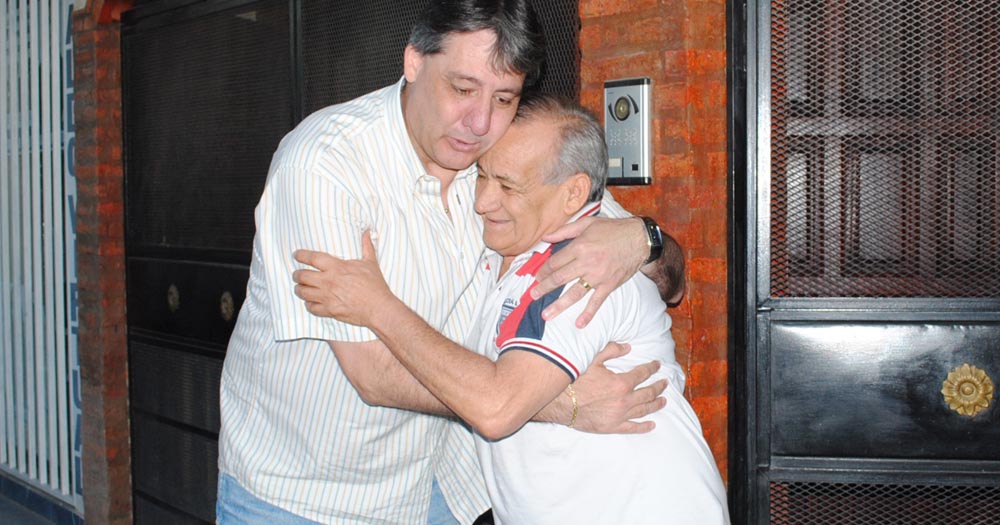 Luis Lukach sigue recorriendo barrios de la ciudad.