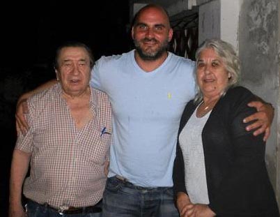 QEPD. Los radicales despidieron a un líder: Pity González. En la foto Carletti y Úrsula.