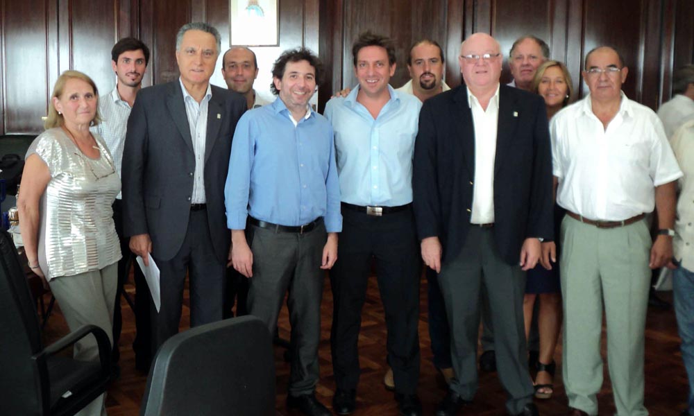 La foto después de la firma del acuerdo en la secretaría de Comercio.