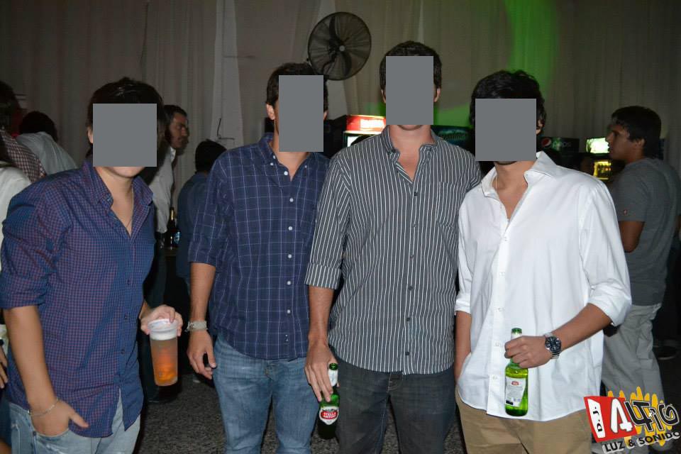En las fiestas privadas se consume en botellas de vidrio, prohibidas por ordenanza.