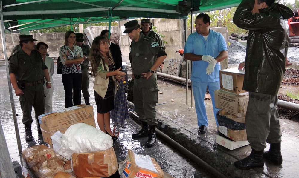La jueza Nireperger supervisó las tareas junto a funcionarios de GN y judiciales,