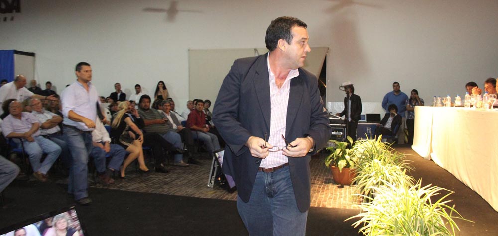 Escándalo atómico: sólo faltaron las piñas (video)