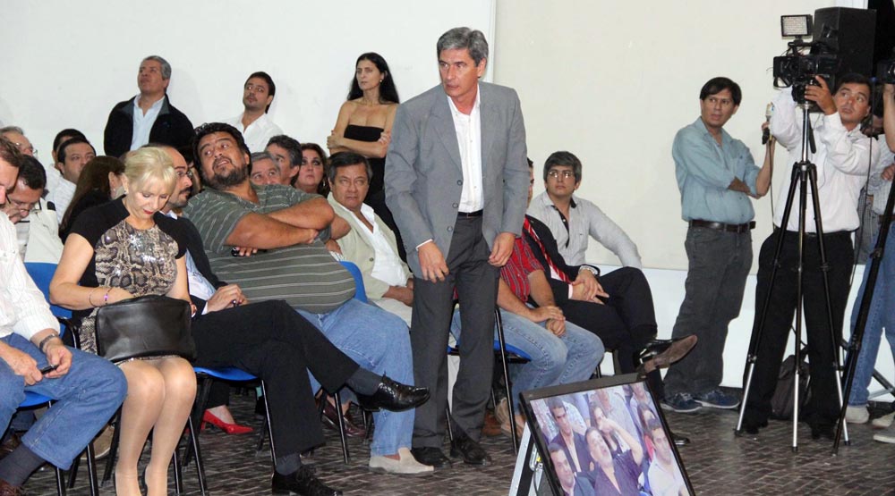 Escándalo atómico: sólo faltaron las piñas (video)