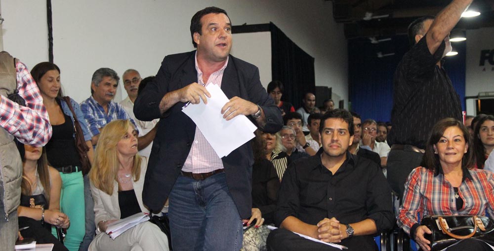 Escándalo atómico: sólo faltaron las piñas (video)