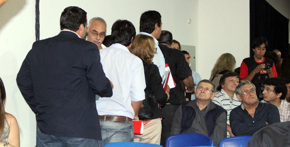 Escándalo atómico: sólo faltaron las piñas (video)