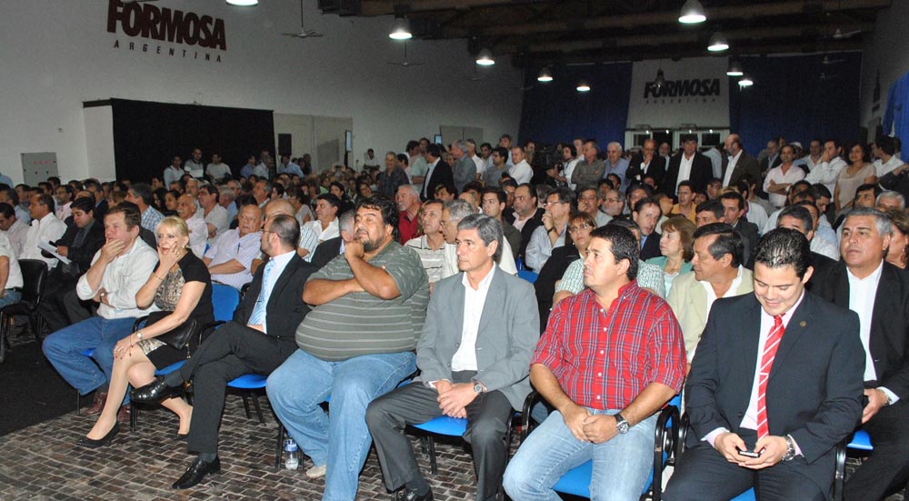 Escándalo atómico: sólo faltaron las piñas (video)