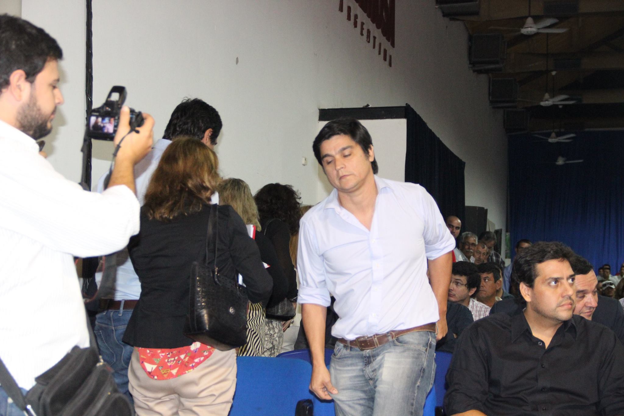 Escándalo atómico: sólo faltaron las piñas (video)