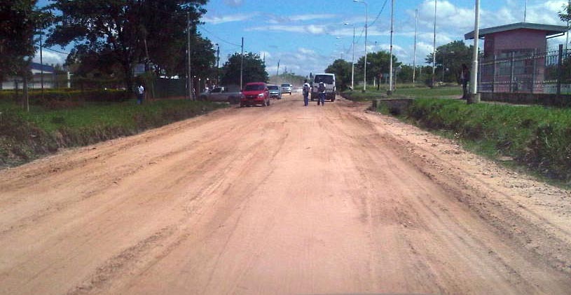 Estado actual de la calle JJ Silva, después de una lluvia.