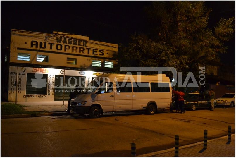 Uno de los allanamientos realizados en Clorinda este lunes.