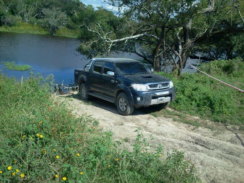En esta Toyota llegó al lugar para pescar. Habría ido solo.