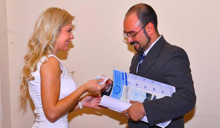 La secretaria privada del Procurador General que se lleva todas las miradas en el STJ