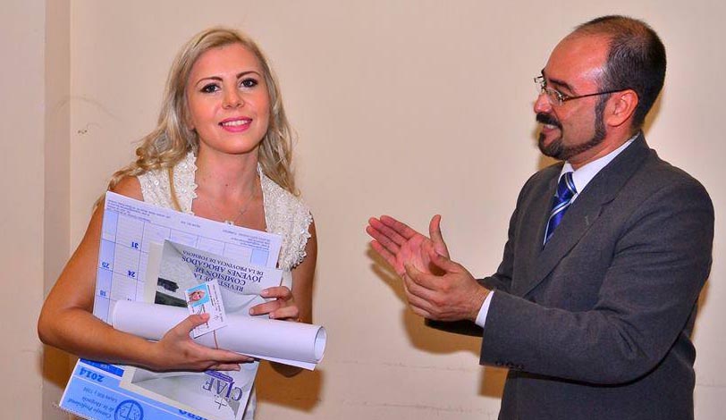 Vanina, junto al Procurador, el día del juramento en el Colegio de Abogados.