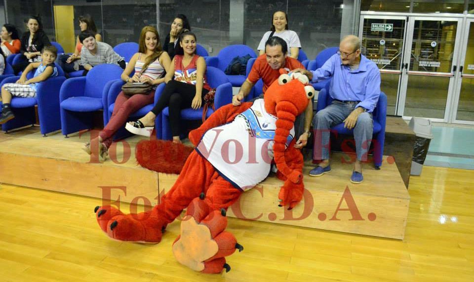 «Monchito», de la Unión, a Show Match buscando reemplazar al Oso Arturo