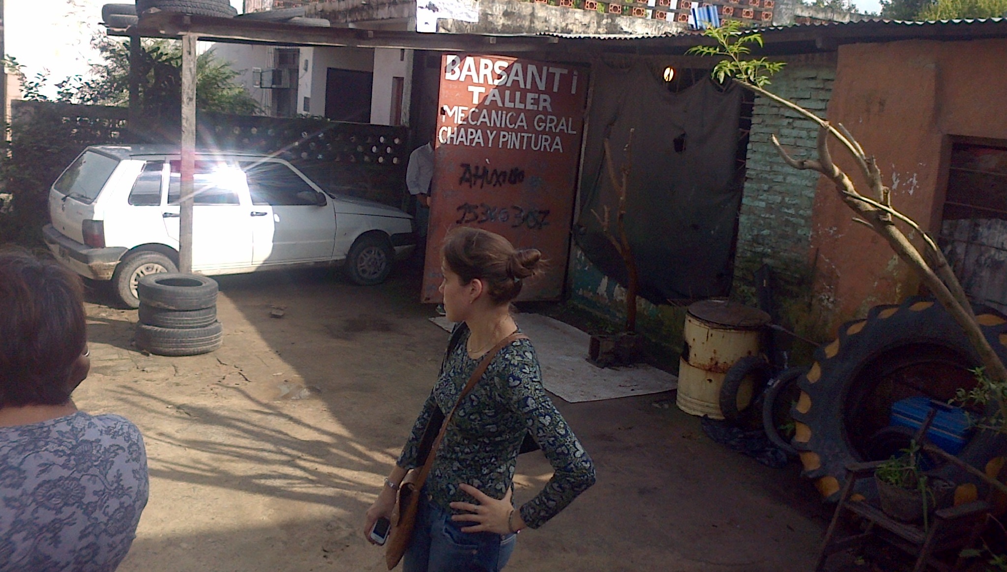 Frente del taller de Monchito en la avenida Napoleón Uriburu.