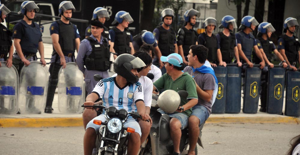 Los "motoqueros" se sintieron molestos por el cierre de la Costanera.