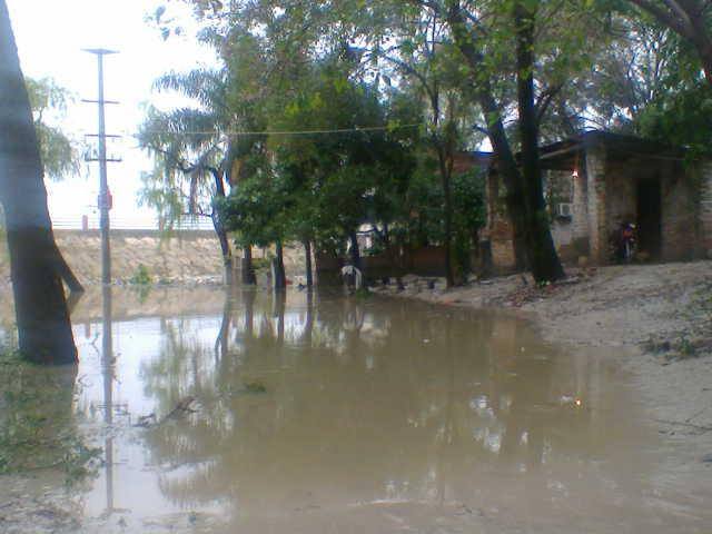 Llovió, fallaron las bombas y se inundaron. Alojaron evacuados en Casas de La Solidaridad