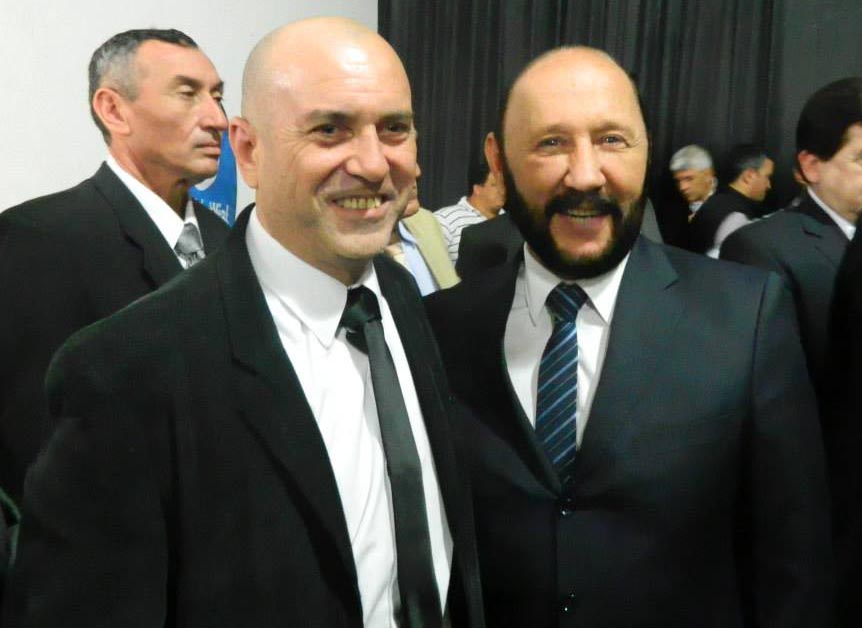 Carlos De La Rosa, secretario de Seguridad y "encargado del monitoreo" de las cámaras, junto al gobernador Insfrán.
