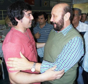 En el Sarmiento, Insfrán fue recibido por Alejandro Sabaj, presidente del club.