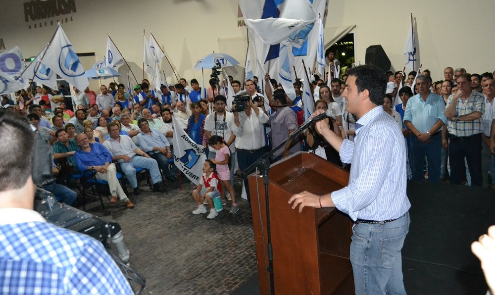 Eber Solís, habla a la concurrencia