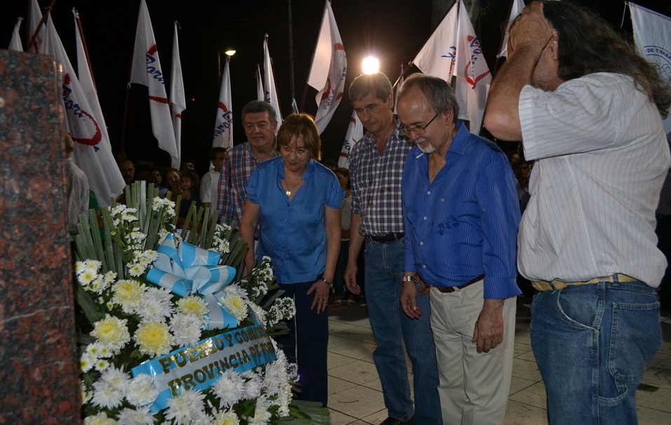 Acto frente al monumento de Juan Dómingo Perón.