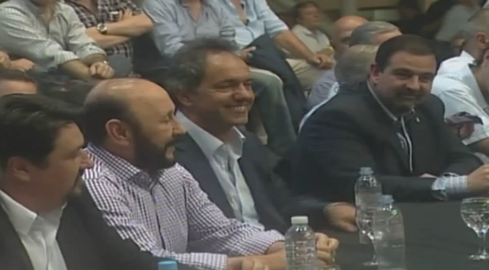 Gildo «pegadito» a Scioli en Mendoza