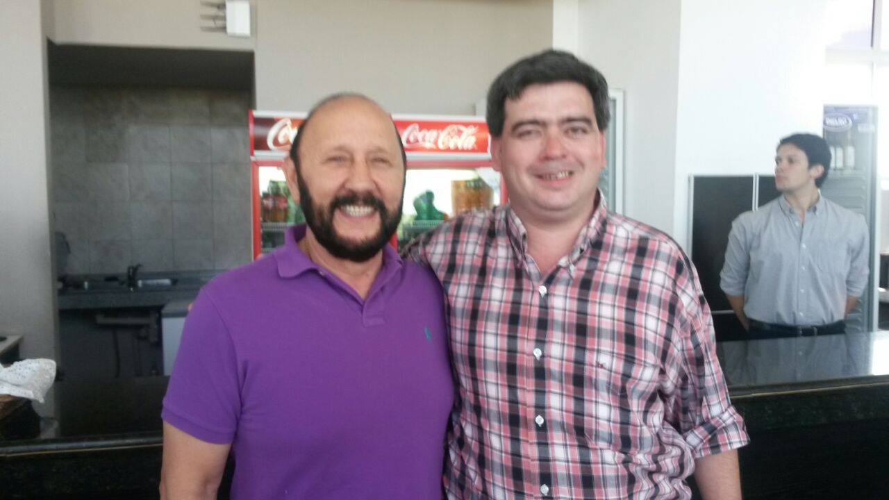 El gobernador con Natalio Tragueti, luego del almuerzo en Las Kalas.