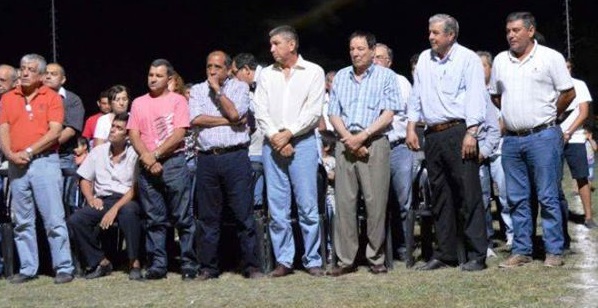 Dirigentes del PJ, intendentes y concejales se "juntaron" para un acto en Palo. No había funcionarios provinciales.