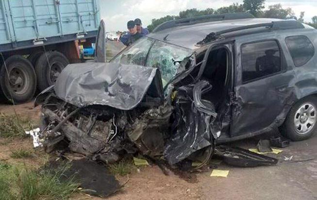 Así quedó el vehículo donde viajaba el dirigente social. Foto: diario Norte