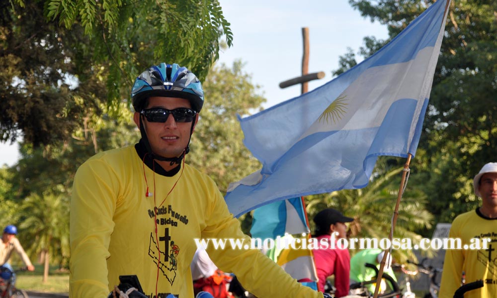 Los cicloperegrinos iniciaron Vía Crucis de 500 km por la Ruta 81
