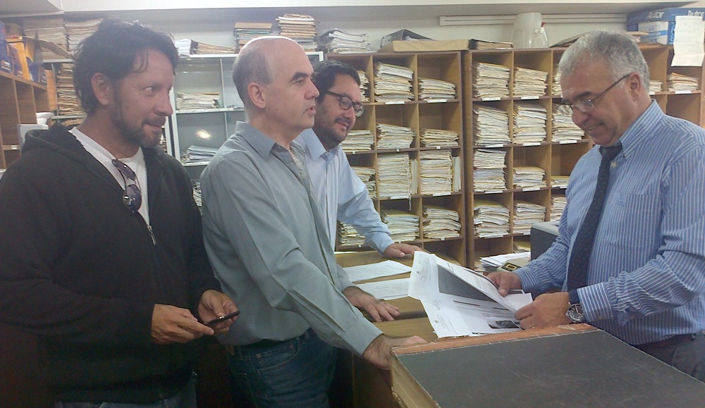 Los periodistas Fernández Acosta, Hernández y Giménez presentando el planteo judicial.