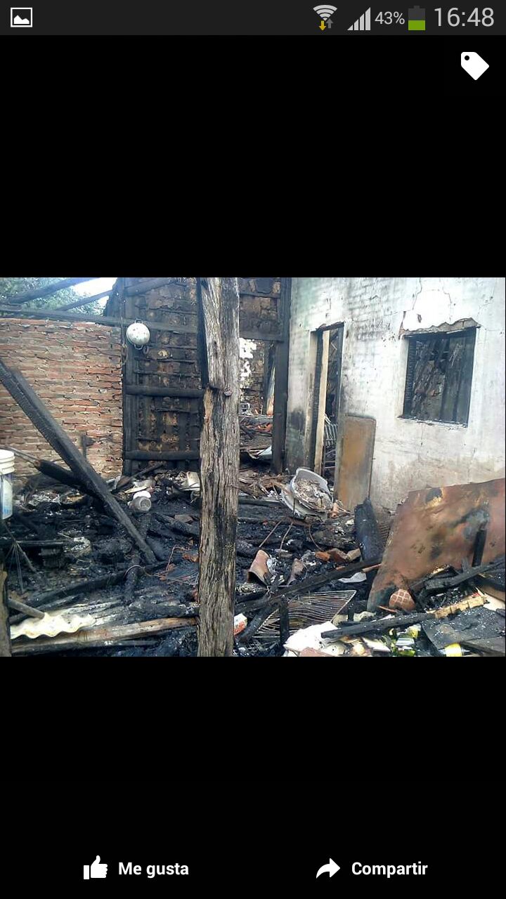 Incendio destruyó una precaria vivienda y murió un hombre. Hay que ayudar