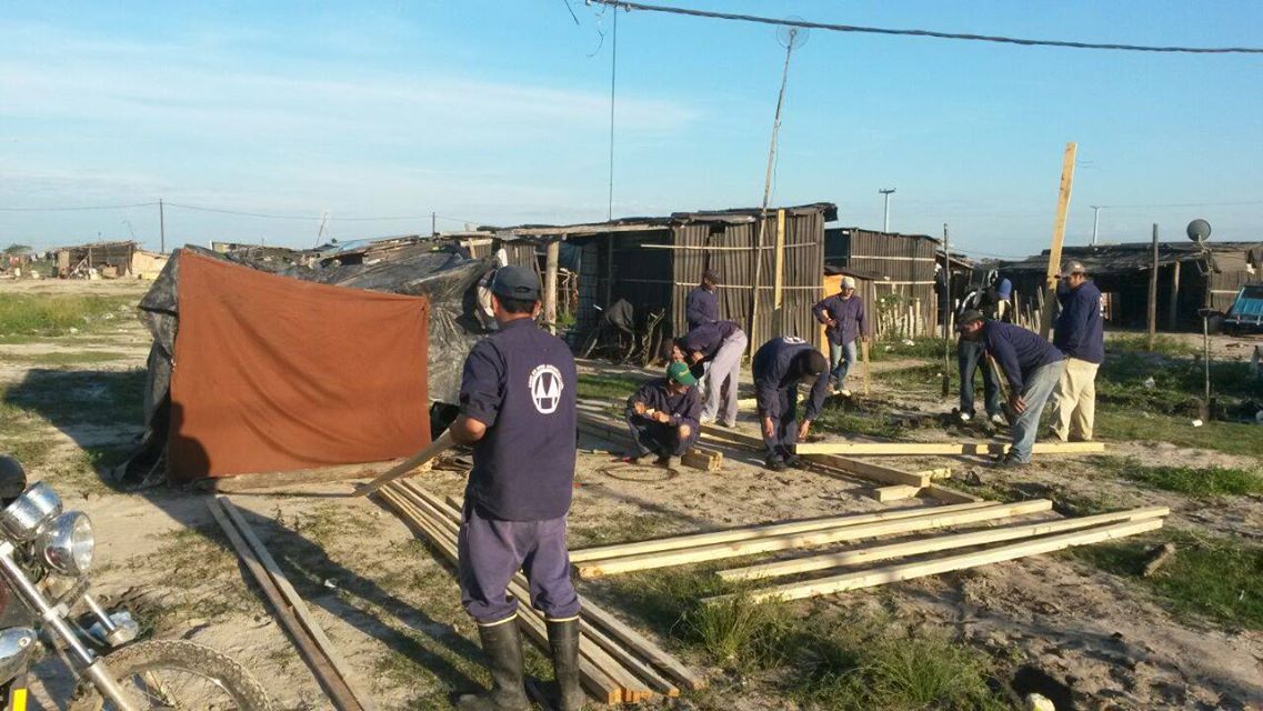 Cooperativa que trabaja para la Municipalidad le arma una casilla a Daiana