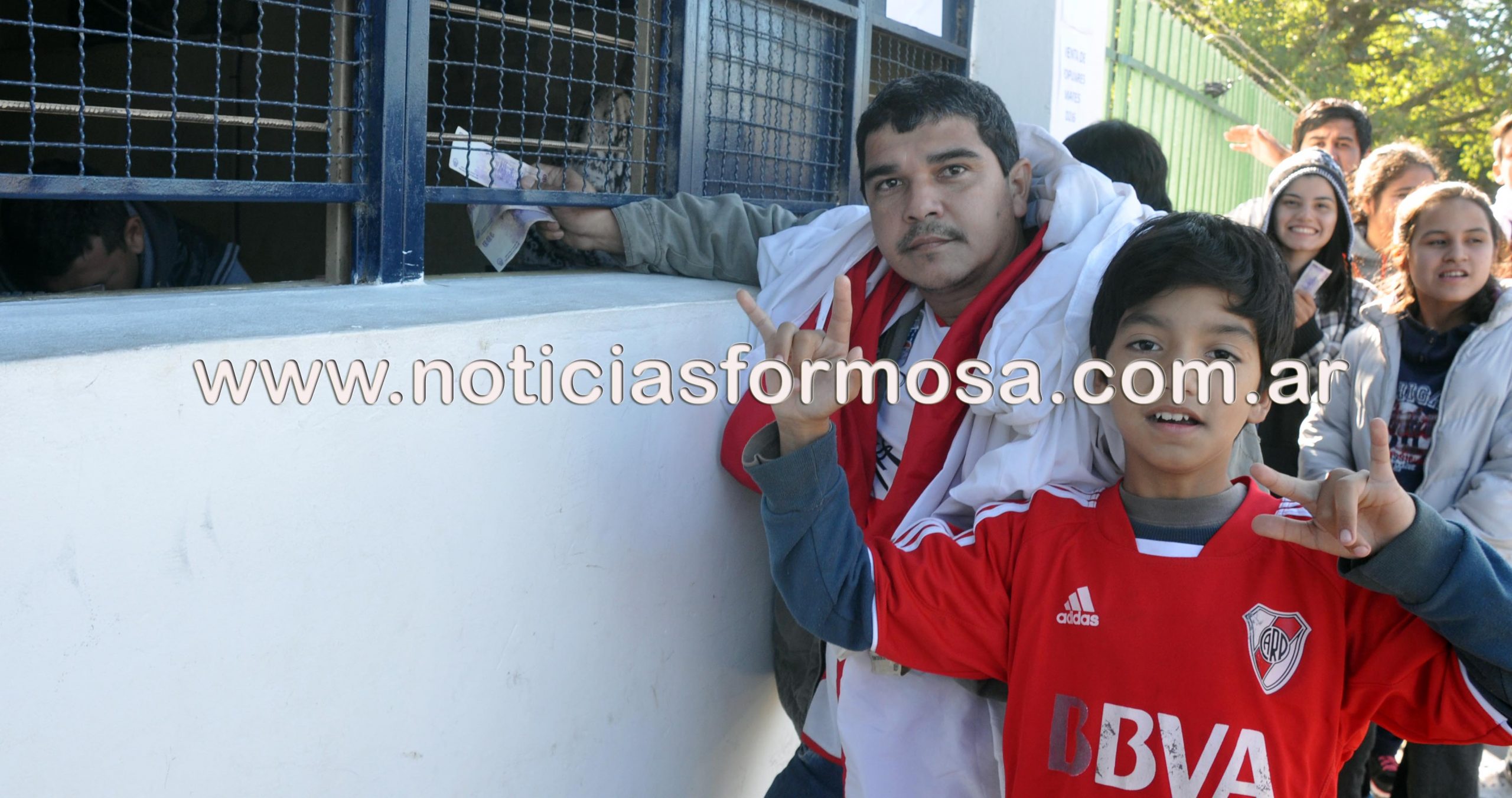 En pocas horas se agotaron las plateas para ver River-Liniers, hoy se venden populares a $150