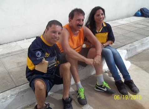 Con Roberto Letto, afuera del hotel.