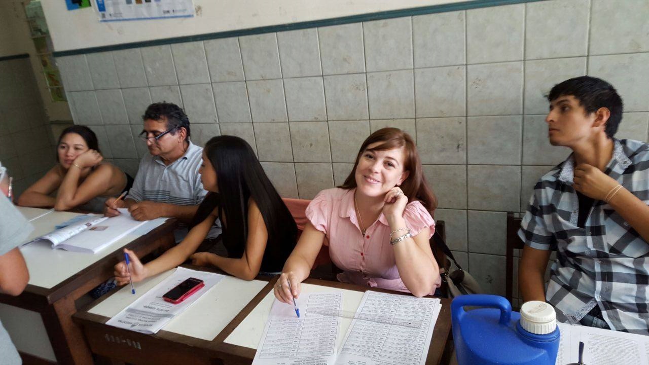 Muchos jóvenes participaron como autoridades de mesa.
