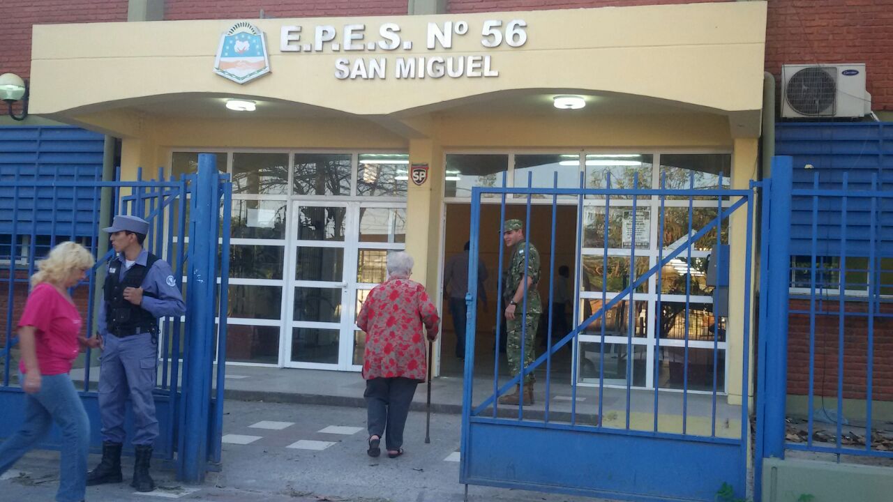 Votaron los candidatos en la capital y el gobernador en Laguna Blanca