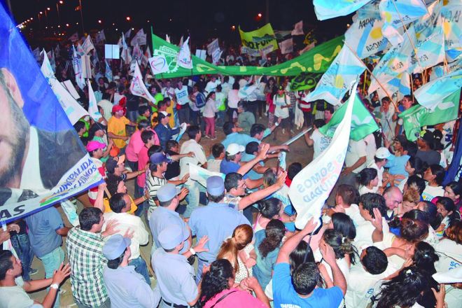 Votaron los candidatos en la capital y el gobernador en Laguna Blanca