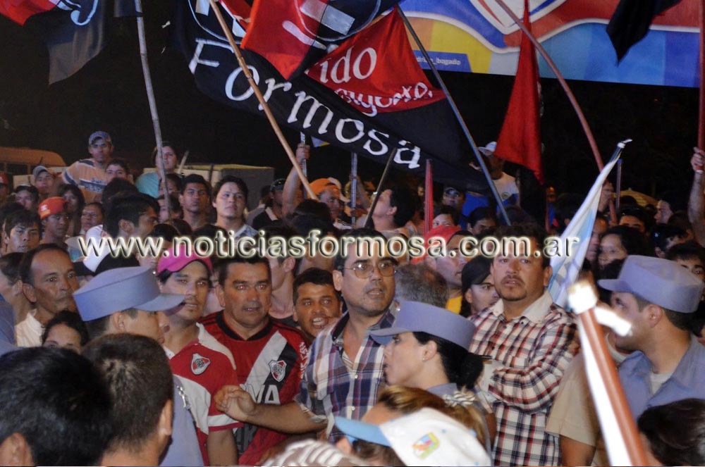 Un día de furia del PJ, piñas y heridos en el cierre de campaña