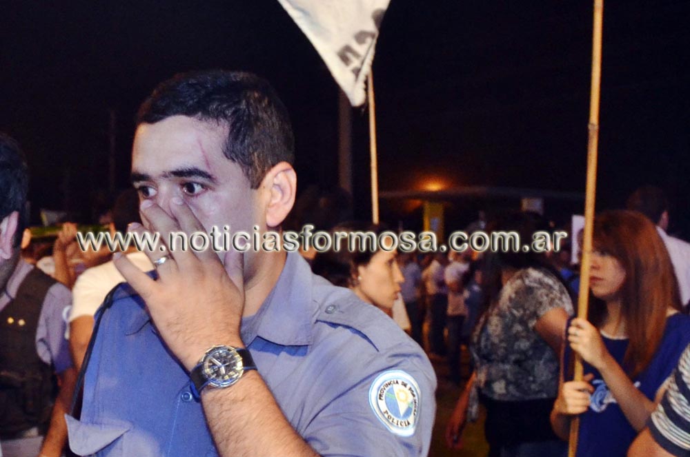 Un día de furia del PJ, piñas y heridos en el cierre de campaña